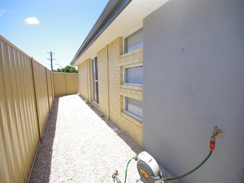 2 Winterton Way, Girrawheen WA 6064