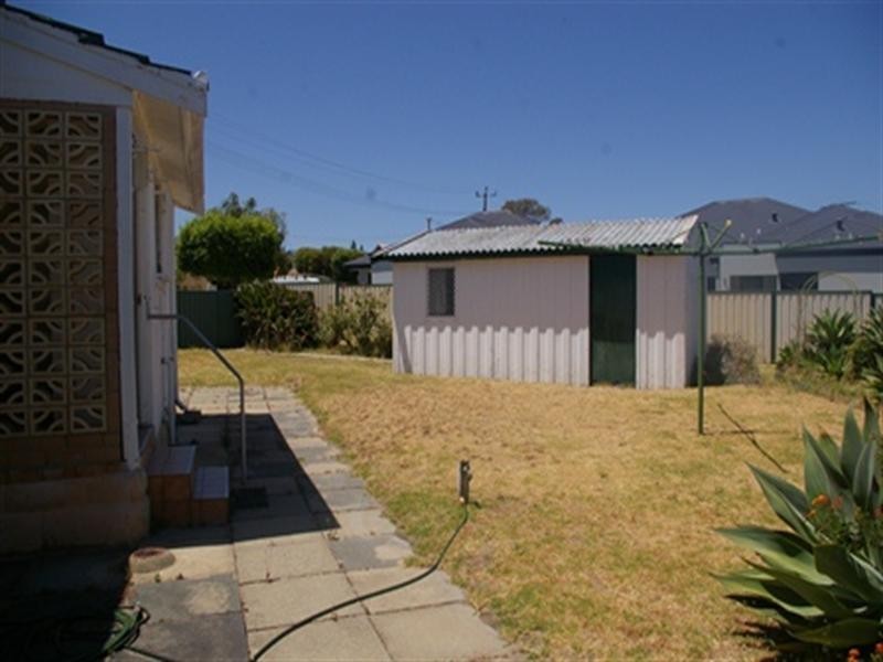 104 Ravenswood Drive, Nollamara WA 6061