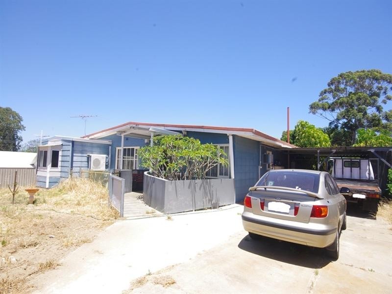 26 Brecknock Way, Girrawheen WA 6064