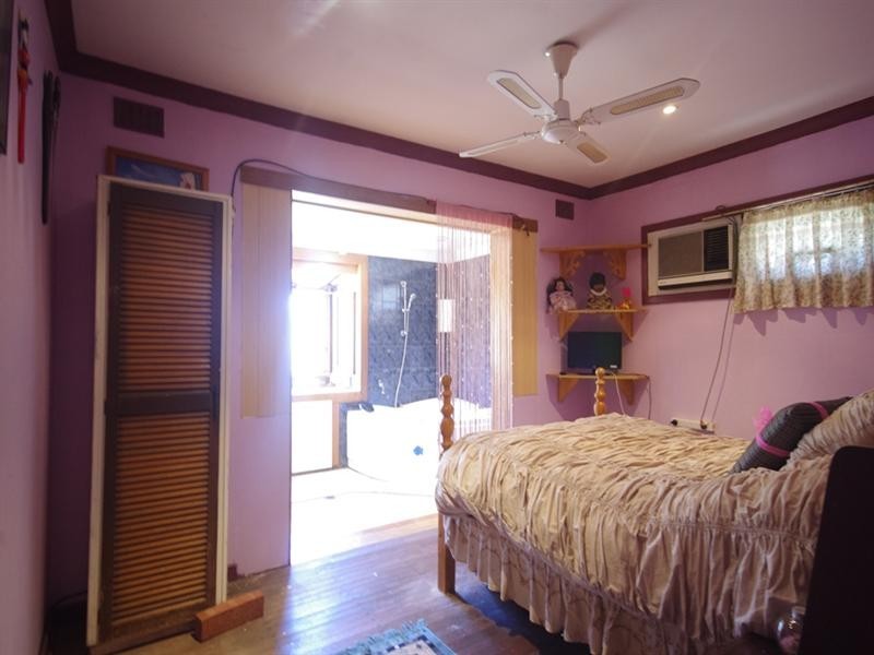 26 Brecknock Way, Girrawheen WA 6064