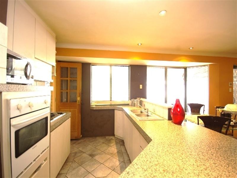 3 Blanc Close, Caversham WA 6055