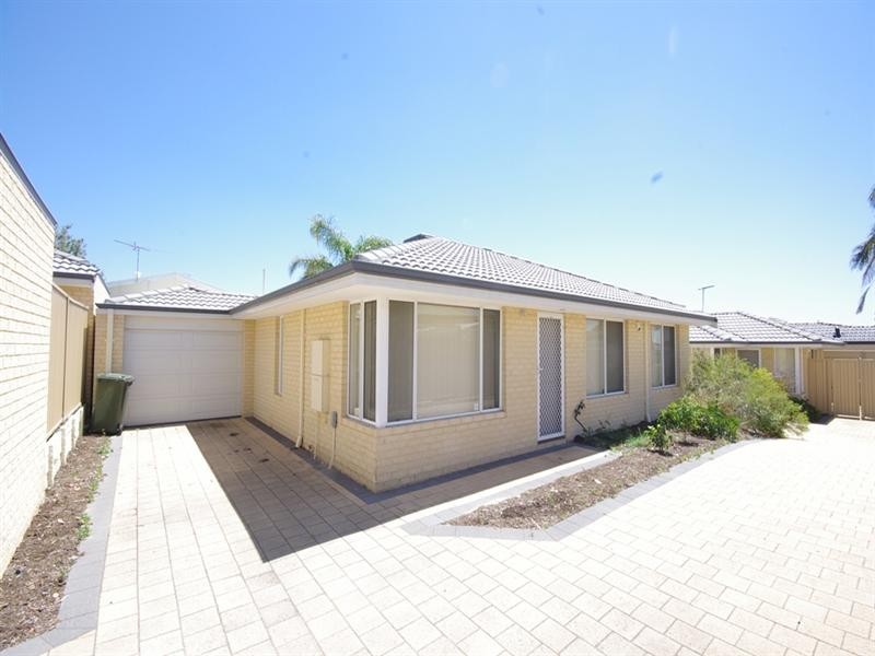 17b Robertsbridge Road, Nollamara WA 6061