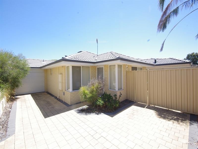 17b Robertsbridge Road, Nollamara WA 6061