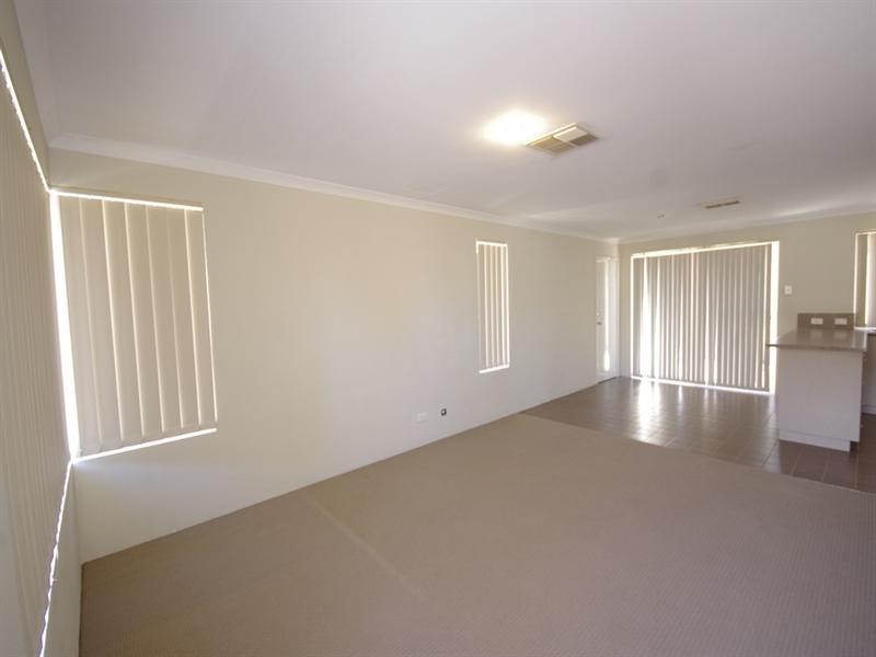 17b Robertsbridge Road, Nollamara WA 6061