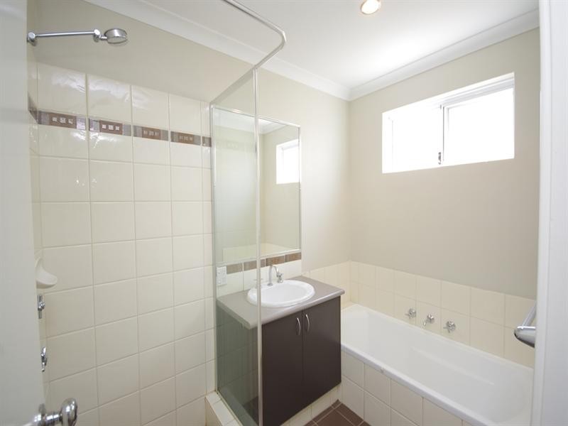 17b Robertsbridge Road, Nollamara WA 6061