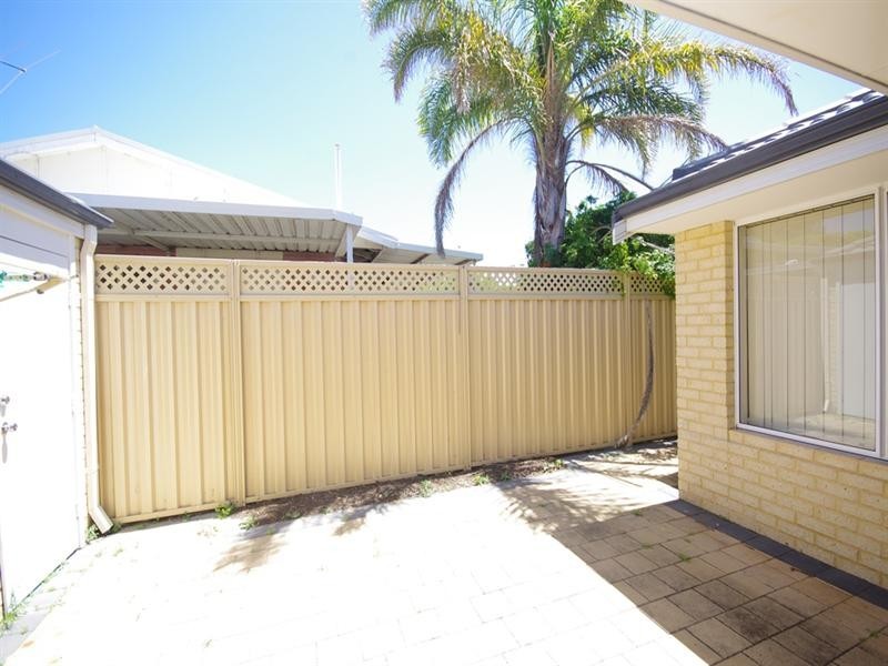 17b Robertsbridge Road, Nollamara WA 6061