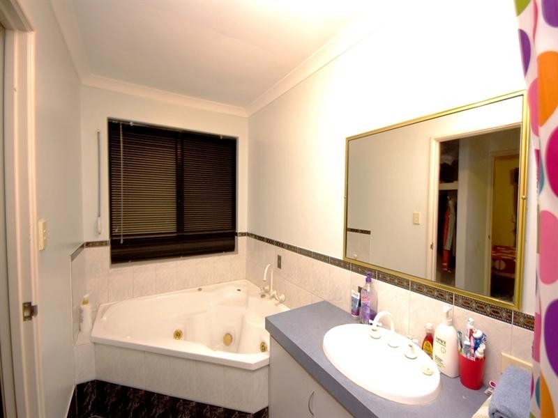 10 Clemton Place, Landsdale WA 6065