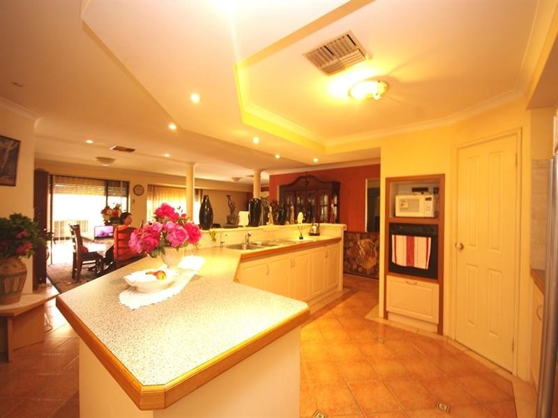 10 Clemton Place, Landsdale WA 6065