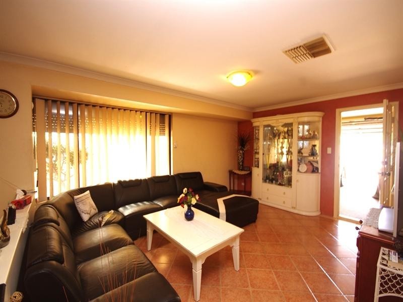 10 Clemton Place, Landsdale WA 6065