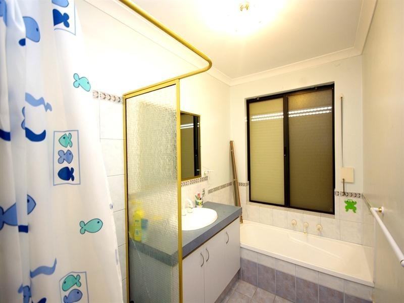 10 Clemton Place, Landsdale WA 6065