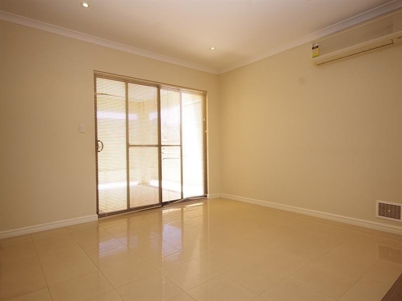 8/33 Wattle Mews, Hocking WA 6065