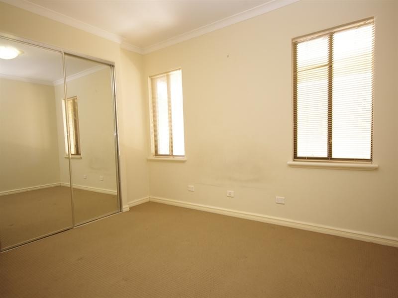 8/33 Wattle Mews, Hocking WA 6065