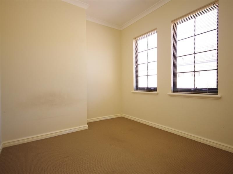 8/33 Wattle Mews, Hocking WA 6065