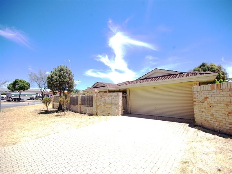 1 Deal Street, Marangaroo WA 6064