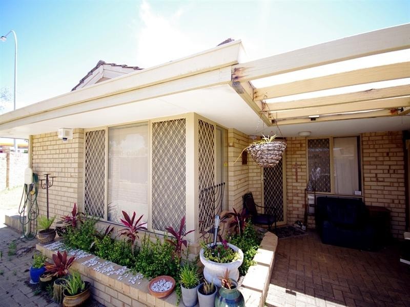 1 Deal Street, Marangaroo WA 6064
