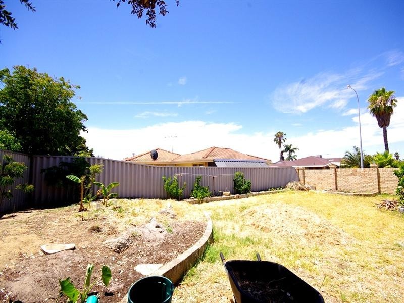 1 Deal Street, Marangaroo WA 6064