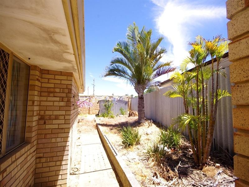 1 Deal Street, Marangaroo WA 6064