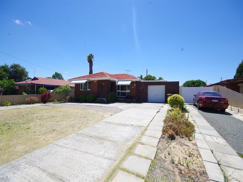 24 Girrawheen Avenue, Girrawheen WA 6064
