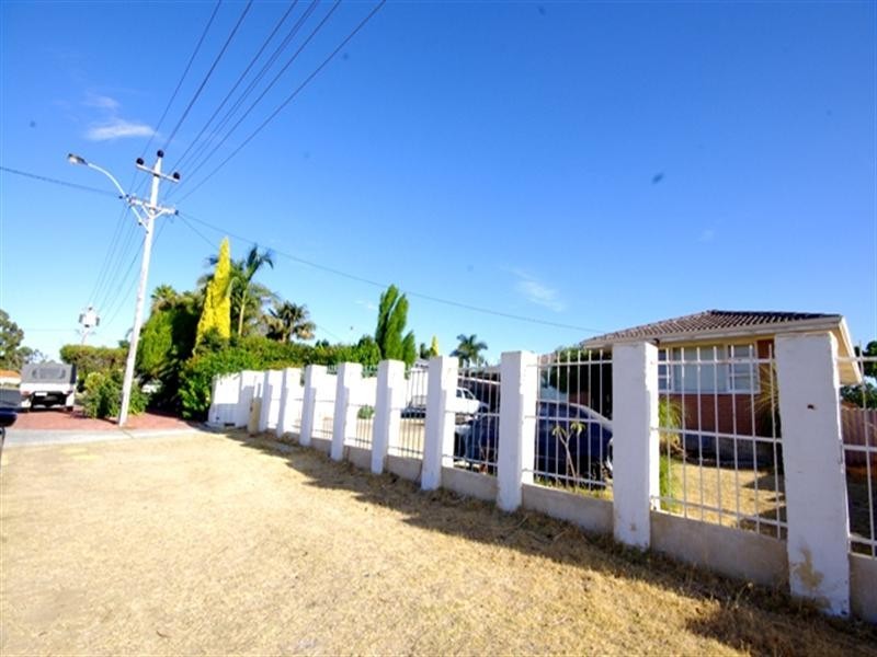 26 Gummow Way, Girrawheen WA 6064