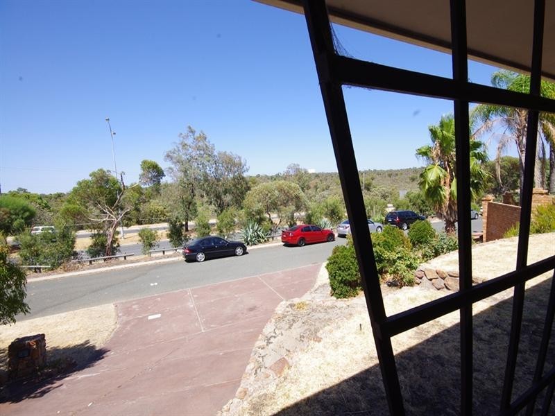 40 Regent Drive, Alexander Heights WA 6064