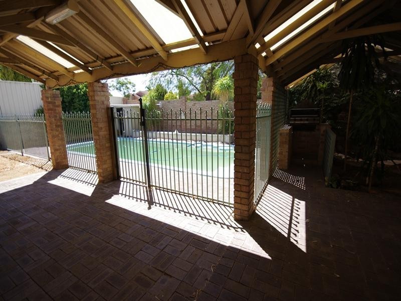 40 Regent Drive, Alexander Heights WA 6064