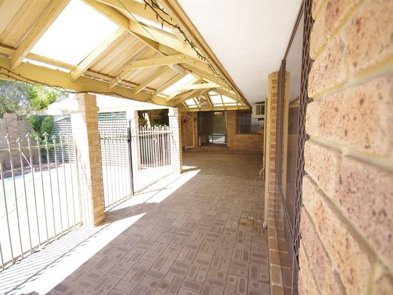 40 Regent Drive, Alexander Heights WA 6064