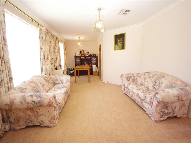 10 Tanager Trail, Ballajura WA 6066