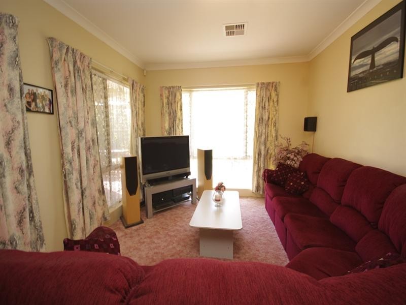 10 Tanager Trail, Ballajura WA 6066