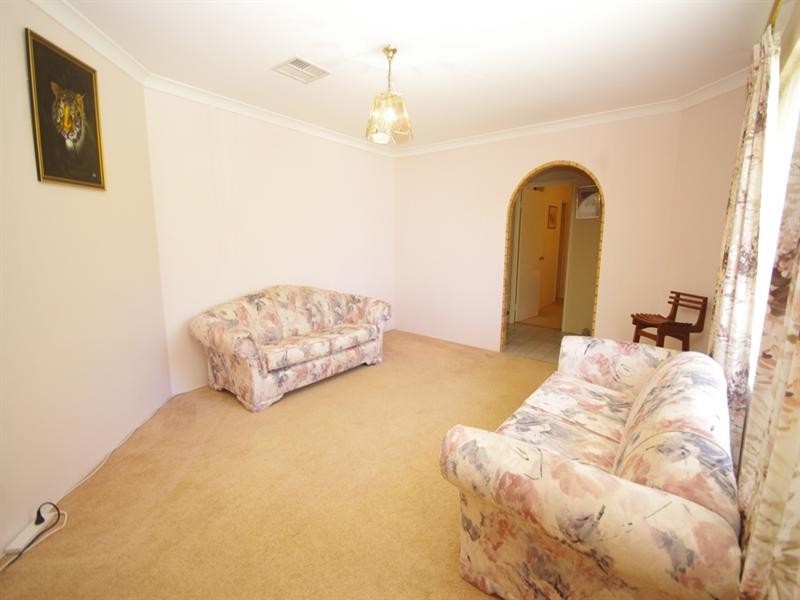 10 Tanager Trail, Ballajura WA 6066