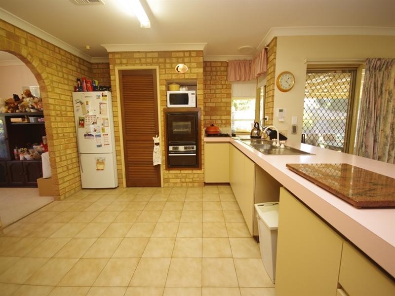 10 Tanager Trail, Ballajura WA 6066