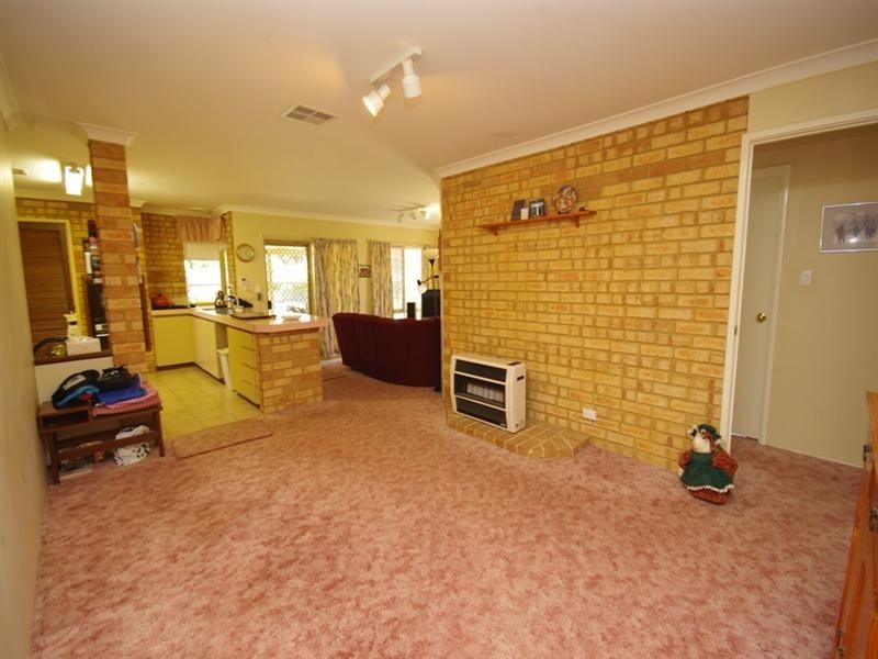 10 Tanager Trail, Ballajura WA 6066