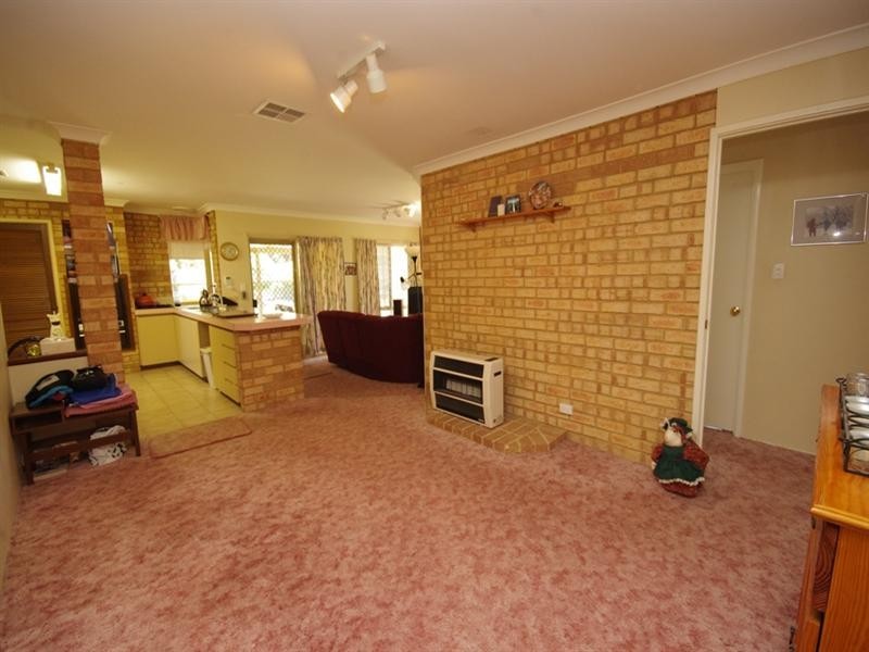 10 Tanager Trail, Ballajura WA 6066