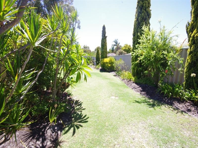 10 Tanager Trail, Ballajura WA 6066