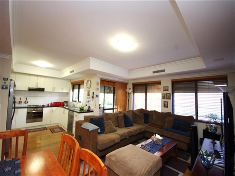 2d Berkeley Avenue, Nollamara WA 6061