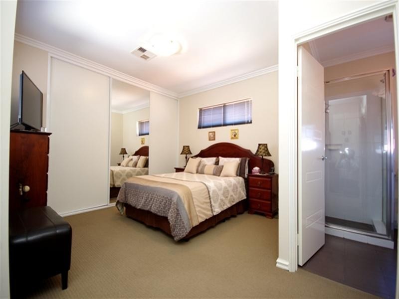 2d Berkeley Avenue, Nollamara WA 6061