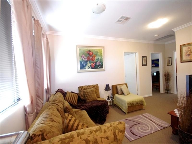 2d Berkeley Avenue, Nollamara WA 6061