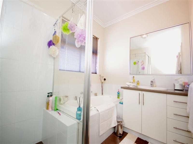 2d Berkeley Avenue, Nollamara WA 6061