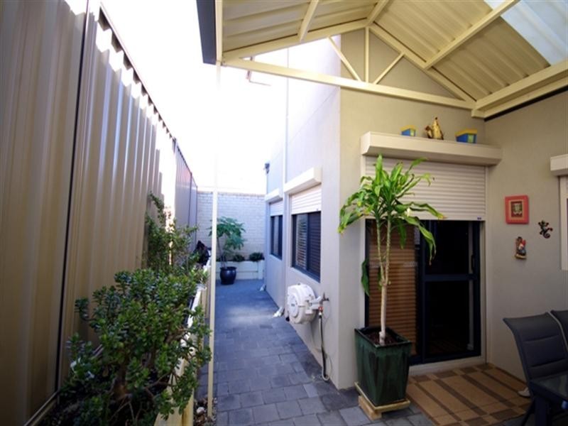 2d Berkeley Avenue, Nollamara WA 6061