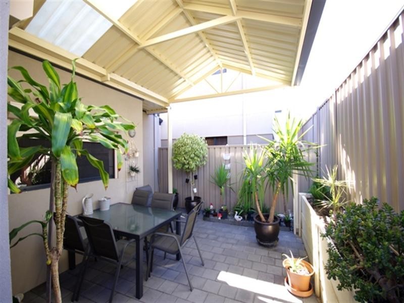 2d Berkeley Avenue, Nollamara WA 6061