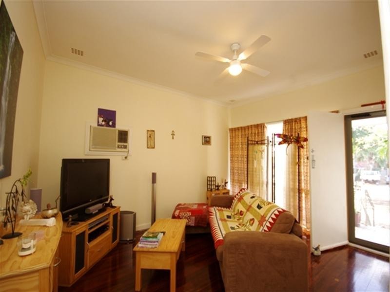 8 Pointer Way, Girrawheen WA 6064