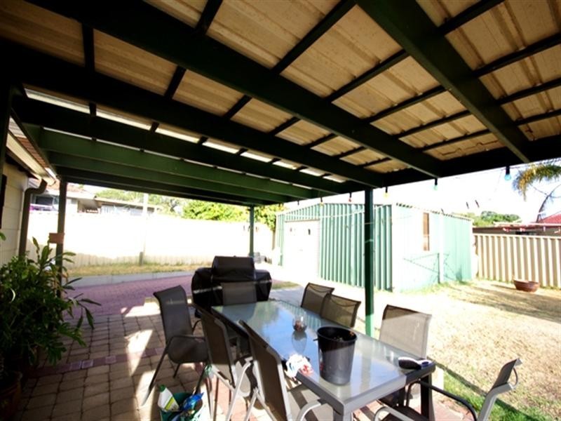 8 Pointer Way, Girrawheen WA 6064
