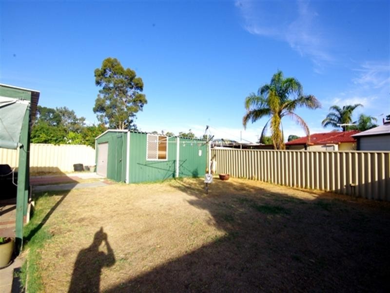 8 Pointer Way, Girrawheen WA 6064