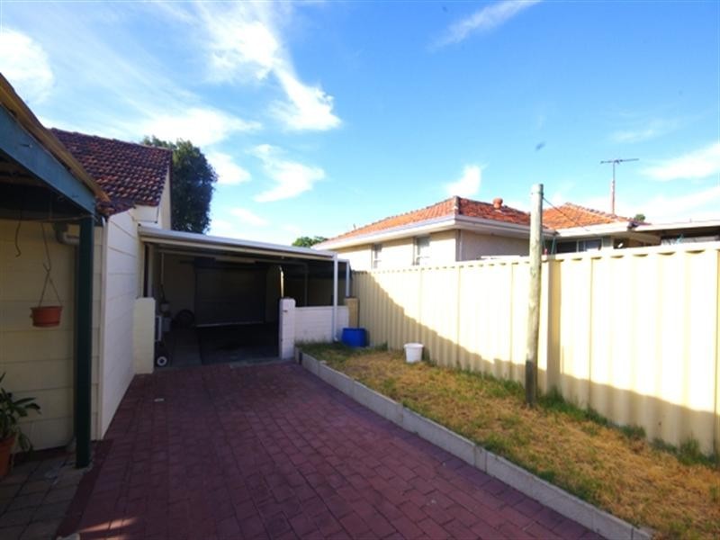 8 Pointer Way, Girrawheen WA 6064
