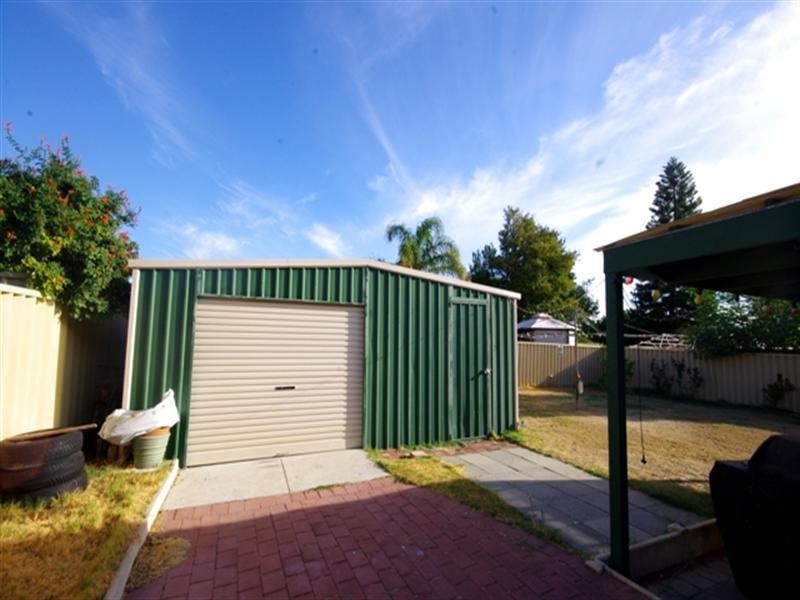 8 Pointer Way, Girrawheen WA 6064