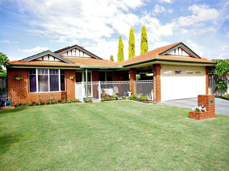 8 Curtin Road, Marangaroo WA 6064