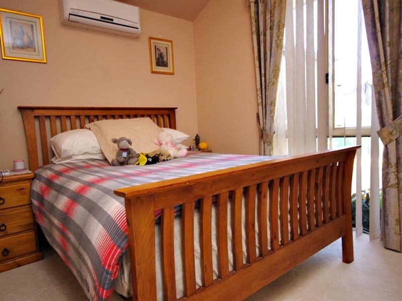 8 Curtin Road, Marangaroo WA 6064