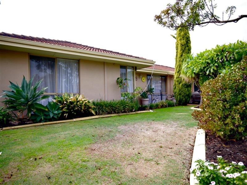 19 Kearney Mews, Marangaroo WA 6064