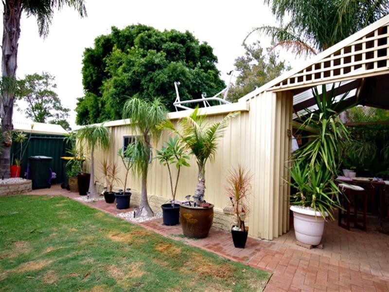 19 Kearney Mews, Marangaroo WA 6064