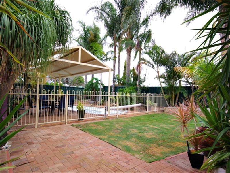 19 Kearney Mews, Marangaroo WA 6064