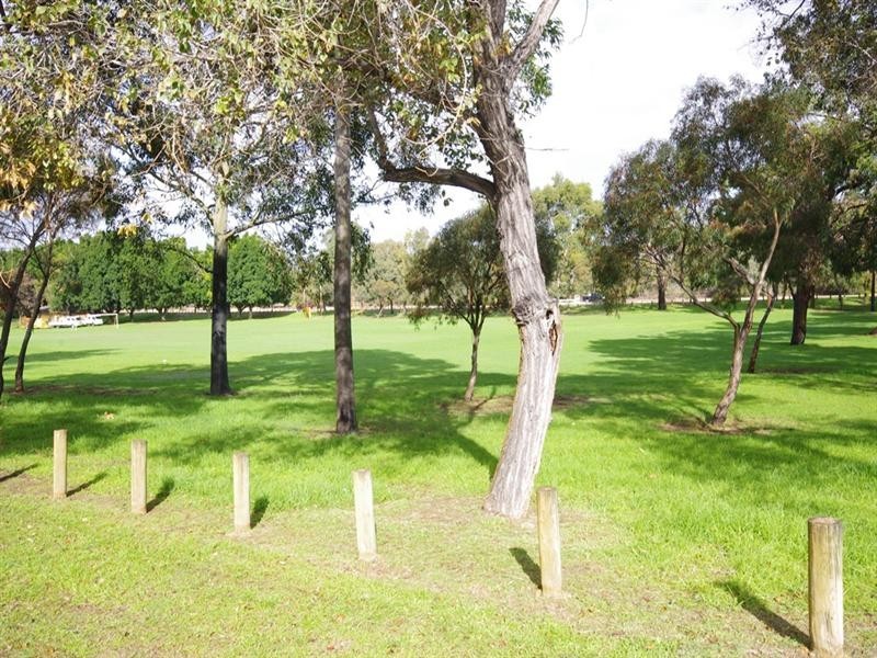 2b Templeton Crescent, Girrawheen WA 6064